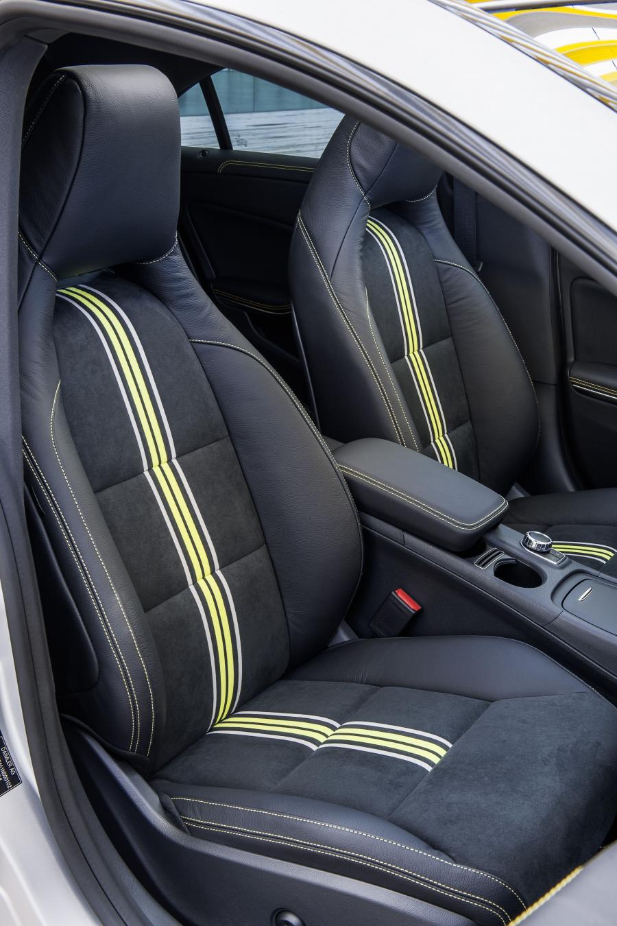 Интерьер Mercedes-Benz CLA250 AMG Sports Package Edition 1 (C117) 2013 года  (фото 23 из 72)